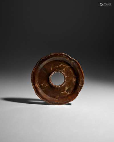 A LOBED BROWN JADE CUPSTAND Song - Ming dynasty