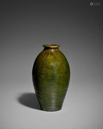 A GREEN GLAZED POTTERY BOTTLE-VASE Song dynasty