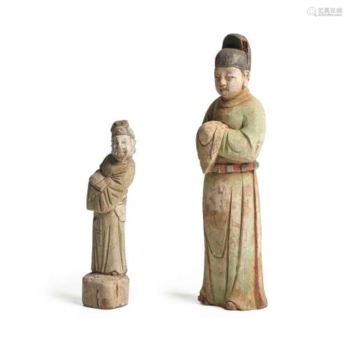 TWO UNUSUAL PAINTED WOOD MALE FIGURES Ming dynasty (2)