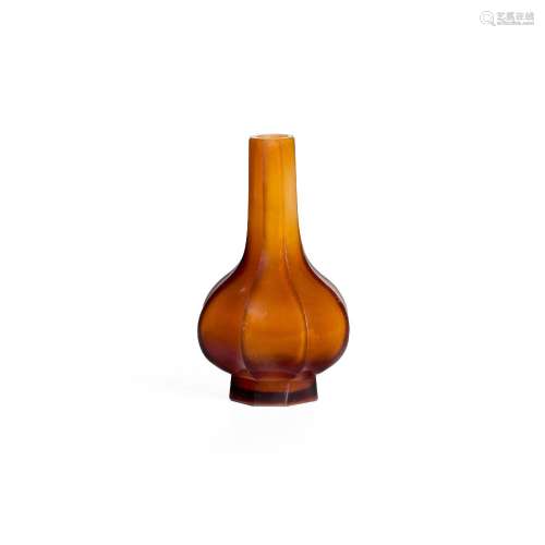 A TRANSPARENT AMBER GLASS OCTAGONAL FACETED SMALL VASE Yongz...