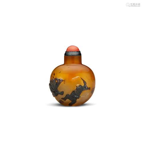 A CARVED CAMEO AGATE 'FIGURAL' SNUFF BOTTLE 1750-1860