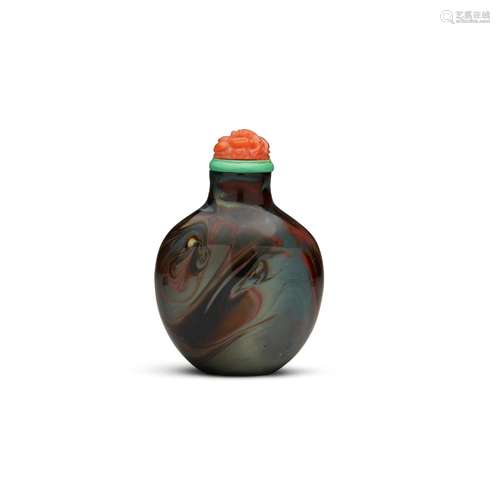 A SWIRLING GLASS SNUFF BOTTLE 1750-1820