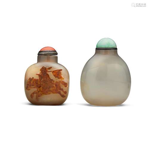 TWO AGATE SNUFF BOTTLES 1750-1860 (2)
