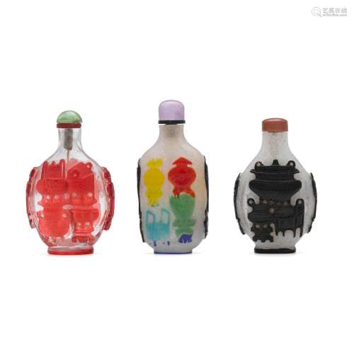 【¤】Three glass overlay snuff bottles Late Qing/Early Republi...