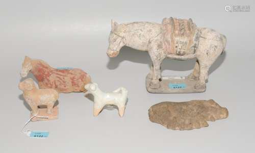 LOT: 5 TERRACOTTAFIGUREN