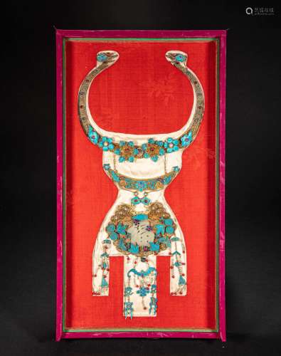 CHINESE SILK COLLAR FROM QING DYNASTY