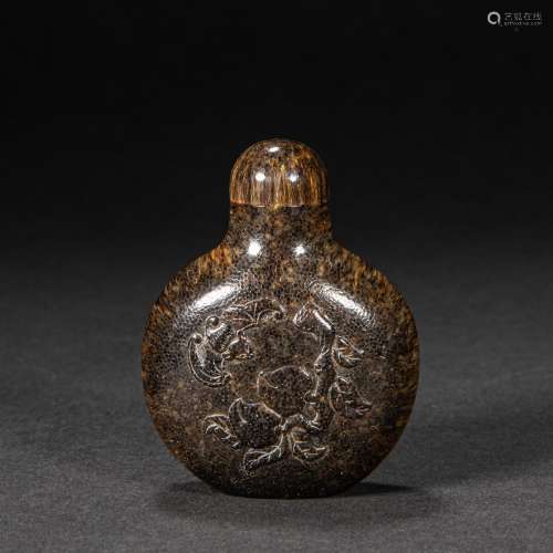 HORNY SNUFF BOTTLE FROM QING DYNASTY IN CHINA