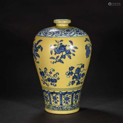 CHINESE MING DYNASTY COLORFUL PLUM BOTTLE