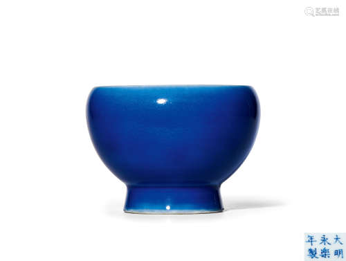 清乾隆 霁蓝釉净水钵