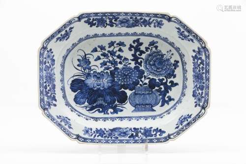 An octagonal serving platter