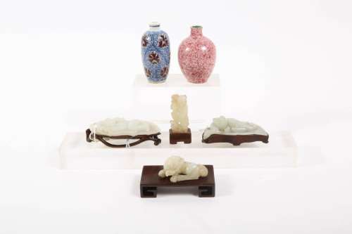 Group of 4 Chinese Carved Jades and 2 Chinese Ceramic Snuff ...