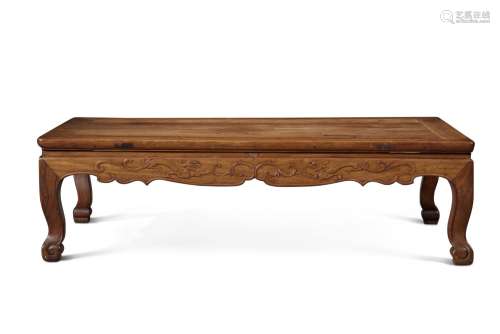 A 'huanghuali' low table (Kangzhuo), 17th / 18th century | 十...