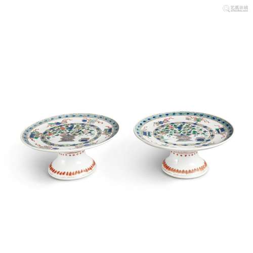 A pair of famille-verte tazza, Qing dynasty, Kangxi period |...