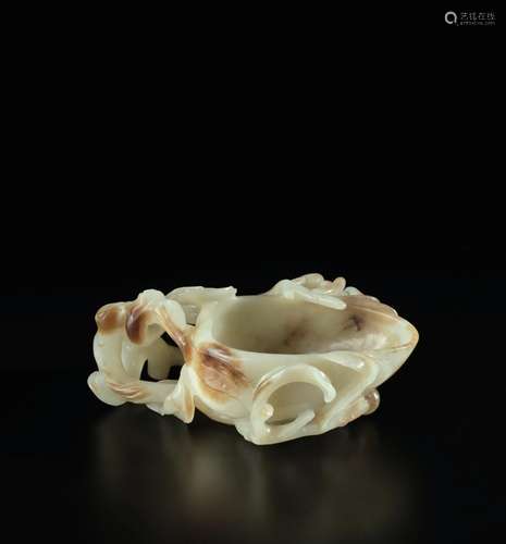 A white and russet jade 'lychee' cup, Ming dynasty | 明 白玉...