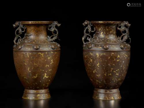 A pair of gold-splashed bronze vases,  17th / 18th century |...