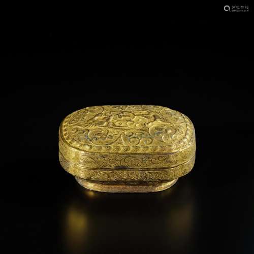 A gilt-silver box and cover, Tang dynasty | 唐 銀鎏金穿花鸚鵡...