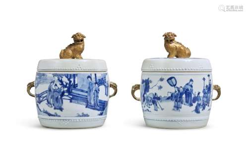Two blue and white drum-shaped jars and covers, Qing dynasty...