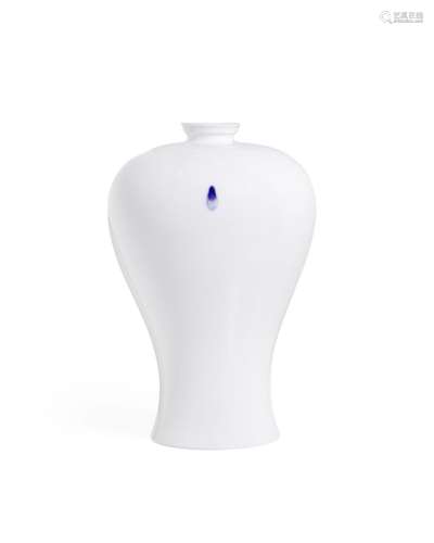 PARK YOUNG SOOK (1947-) A Maebyong Porcelain Vase Korean, 20...