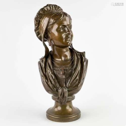 Bust of a lady, patinated bronze, signed 'Spilliaert'. (D:20...