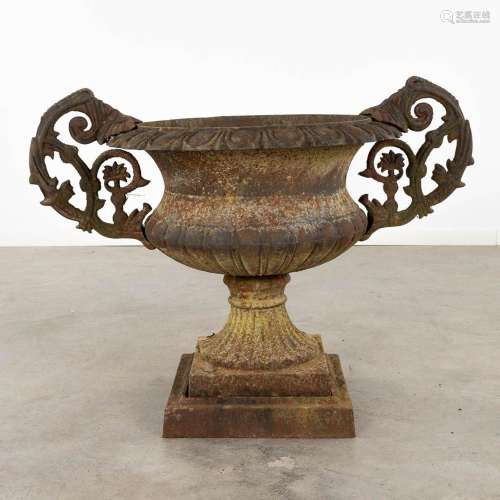 An antique garden vase with large handles, cast-iron. (D:60 ...