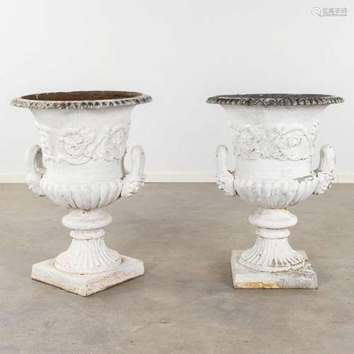 A pair of medici vases, cast-iron patinated white. Circa 195...