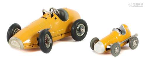 2 Rennwagen Schuco, 1 x Grand Prix Racer 1070, made in US Zo...