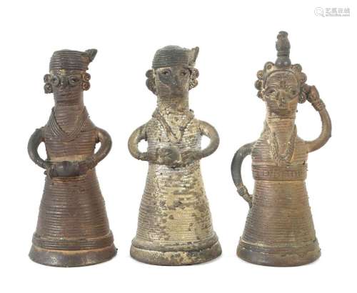 3 Dhokra-Figuren Indien, Bronze/patiniert, drei variierende ...