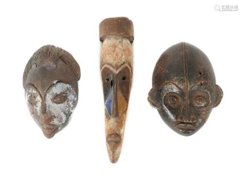 Drei afrikanische Miniatur-Masken 1x Keramikmaske mit Kreuz-...