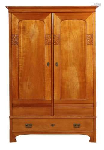 Jugendstil-Schrank mit Sockelschublade um 1910, Kirschbaum m...