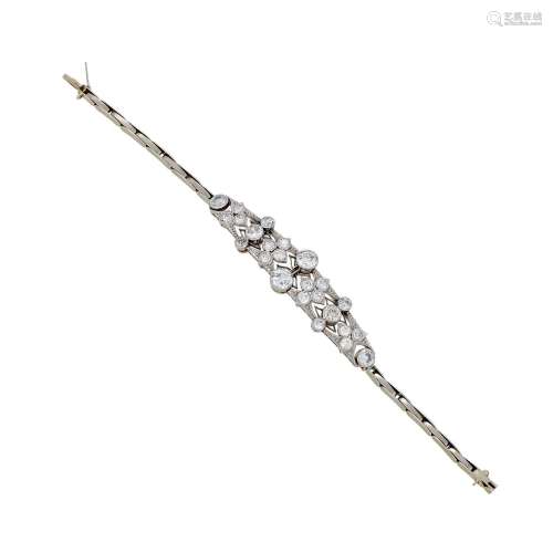 AN EDWARDIAN DIAMOND BRACELET, CIRCA 1910