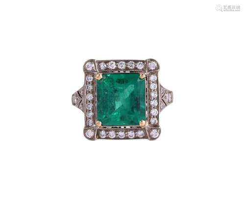 A FRENCH EMERALD AND DIAMOND CLUSTER RING