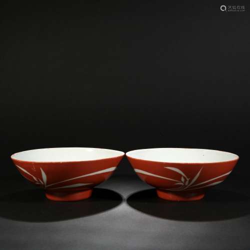 A pair of alum red and white bowls