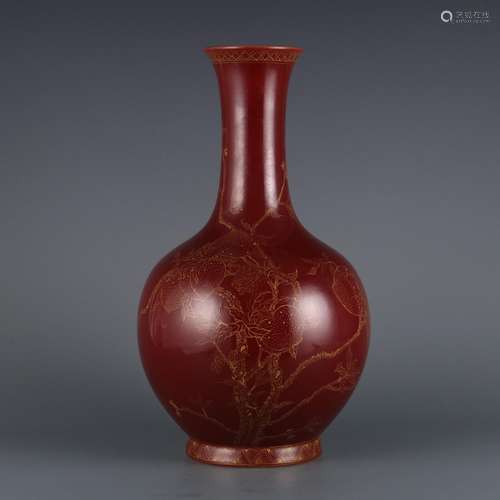 Red-glazed and gold-painted flat peach vase