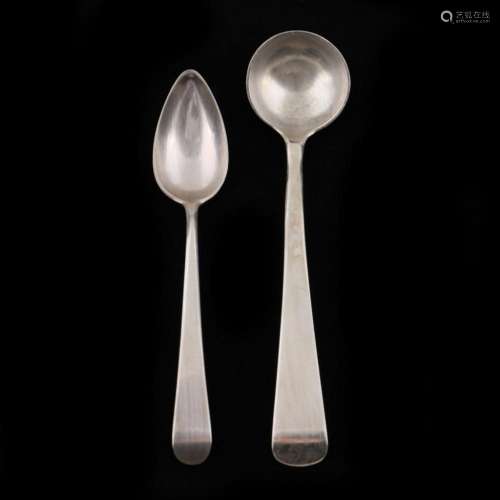 Sugar shell and teaspoon in silver