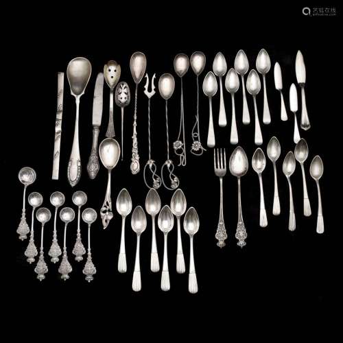 Set of cutlery and various pieces in silver