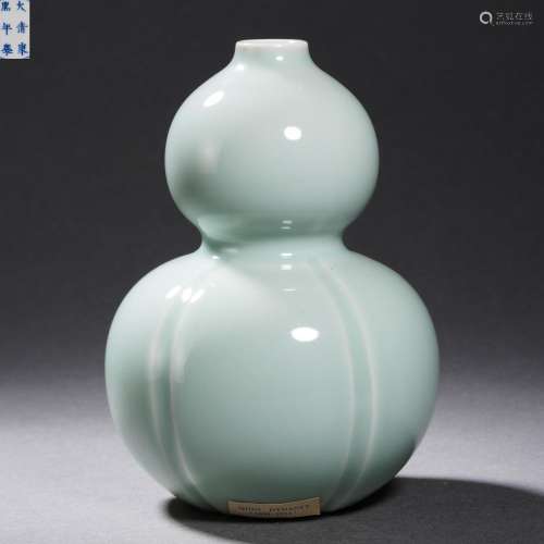 A Longquan Celadon Glaze Double Gourds Vase