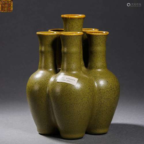 A Six Sprouts Tea-dust Glaze Vase