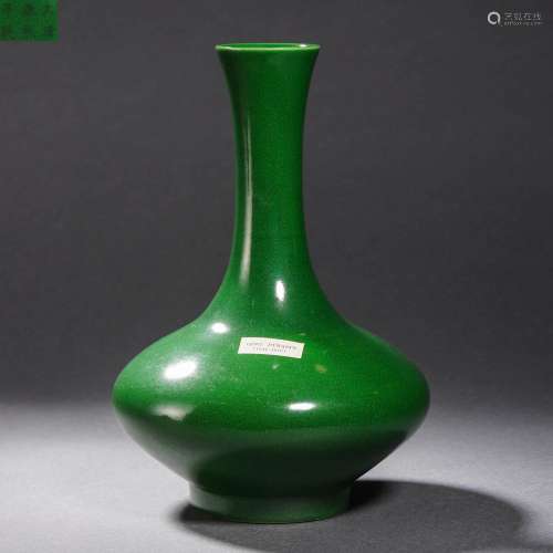 A Green Glaze Vase