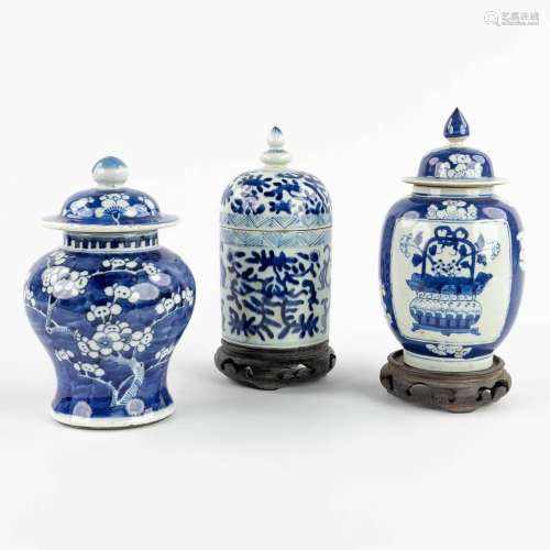 Three pieces of Chinese blue-white porcelain. 20th C. (H:21 ...