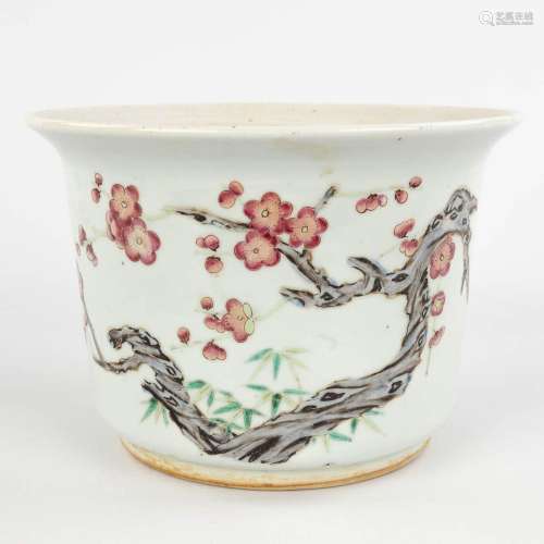 A Chinese flower pot, decorated with spring flowers, 19th/20...