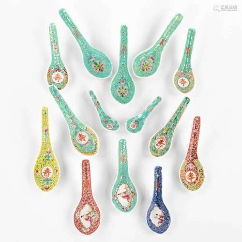 14 Chinese Famille Rose spoons. 19th/20th C. (W:15 cm)