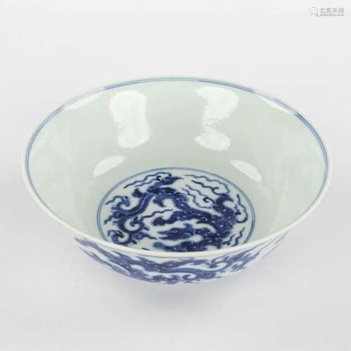 A Chinese bowl with ab blue-white dragon decor. Qianlong Mar...
