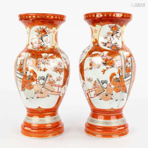 A pair of Japanese 'Kutani' vases, Meiji period, 19th C. (H:...