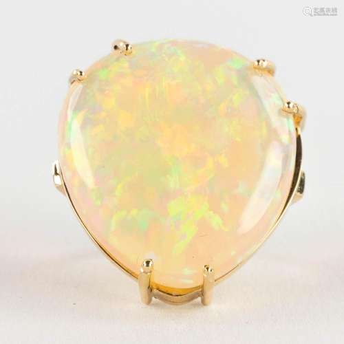 An 18 kt yellow gold ring, with an Opal stone, approximately...