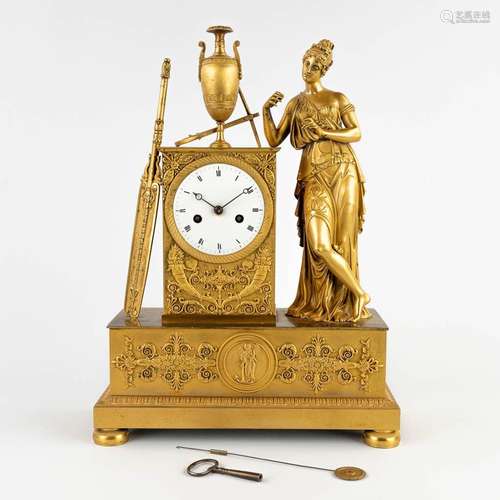 A mantle clock with elegant figurine, ormolu gilt bronze, Em...