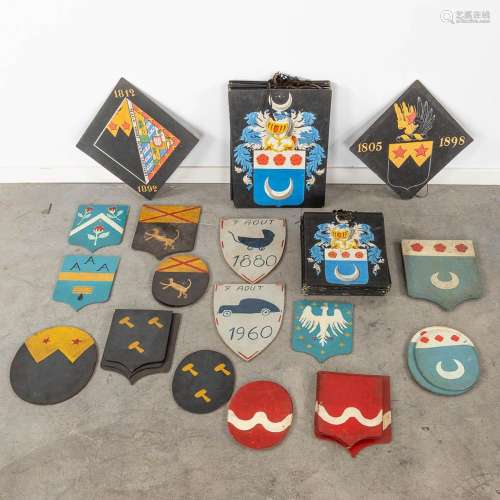 A collection decorative of Heraldic images. 87 pieces. (W:33...