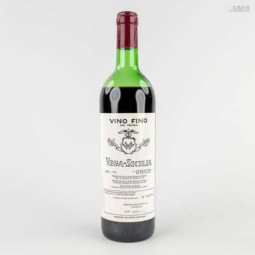 A bottle of 'Vega-Sicilia UNICO' 1953. Fles nummer 26261/320...