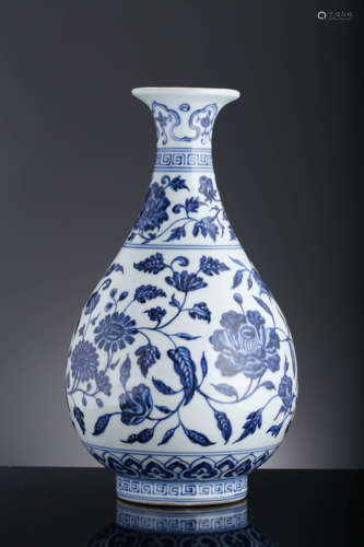 A Blue And White Flower Pear-Shape Vase