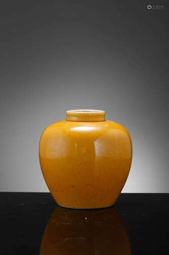 A Yellow Glaze Jar, Xuande Mark