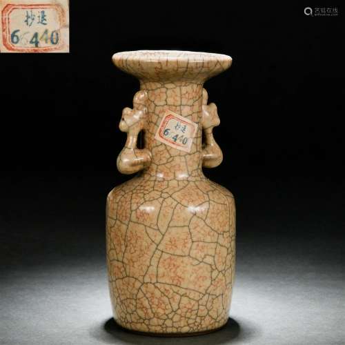 A Chinese Ge-ware Crackle Mallet Vase